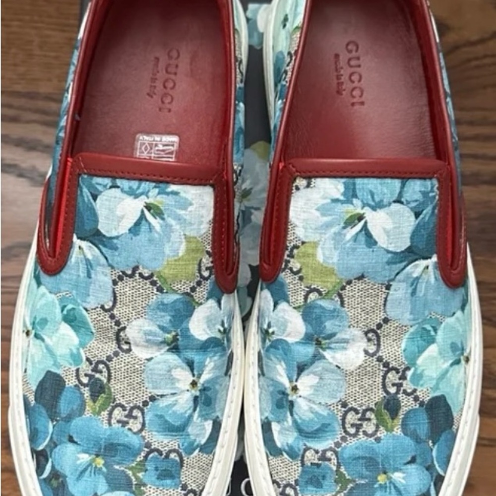 Gucci Women's Floral Slip-On Shoes - Blue and Red